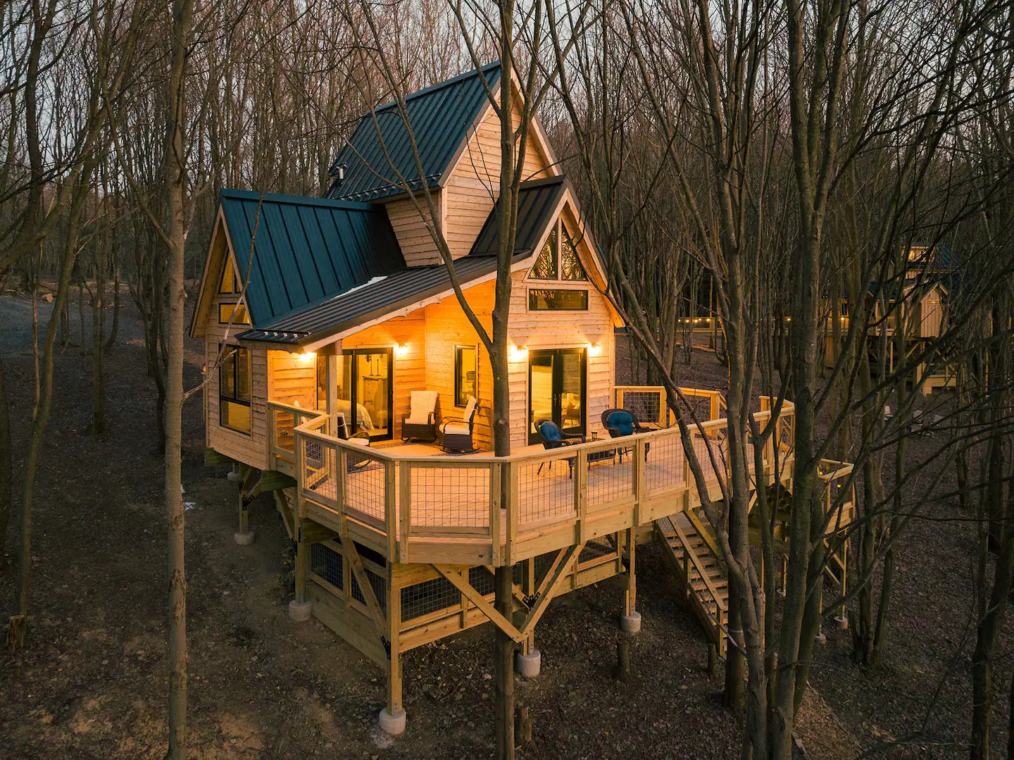 Bird's Eye View Treehouse Rental - Tree Top Builders