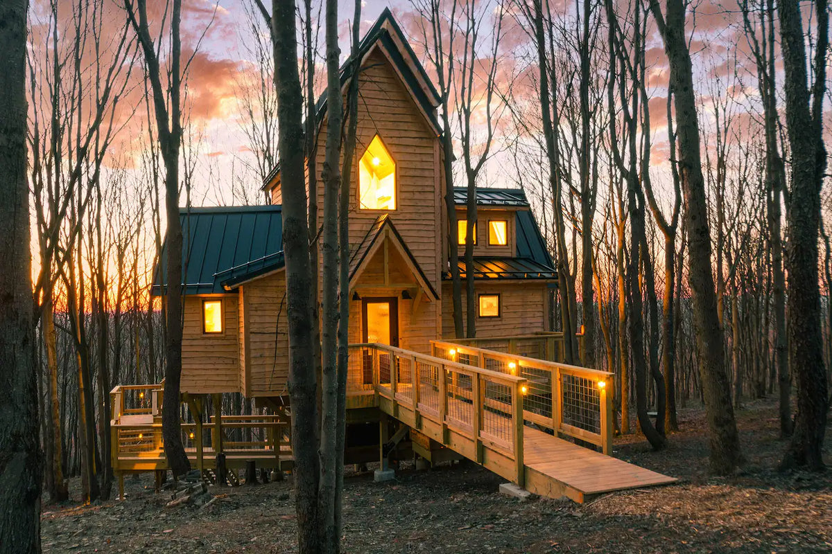 View Point Tree House Bird's Eye View Treehouse Rental - Tree Top Builders
