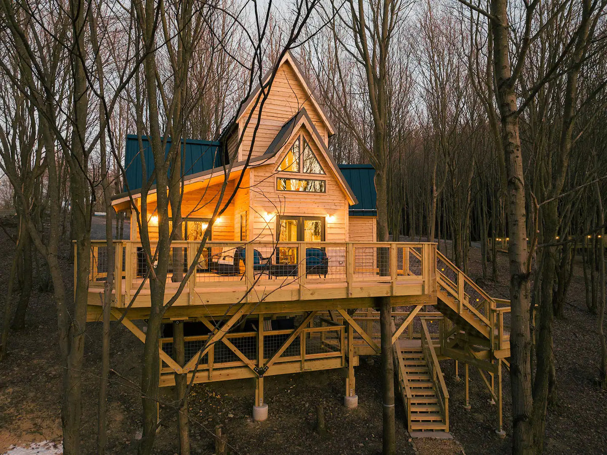 View Point Tree House Bird's Eye View Treehouse Rental - Tree Top Builders